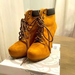 Hi by journeys sz11 Heeled boot